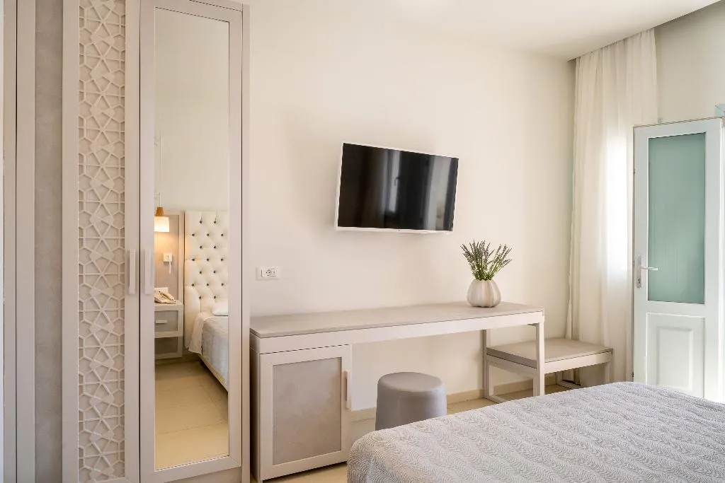 Double or Twin CAPACITY 2 Room, El Greco Resort, Santorini