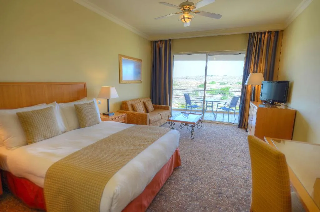 Room, Radisson Blu Resort & Spa Golden Sands, Malta