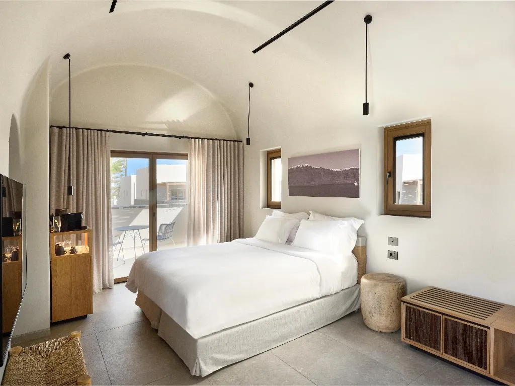 JUNIOR SUITE STANDARD Room, Radisson Blu Zaffron Resort, Santorini
