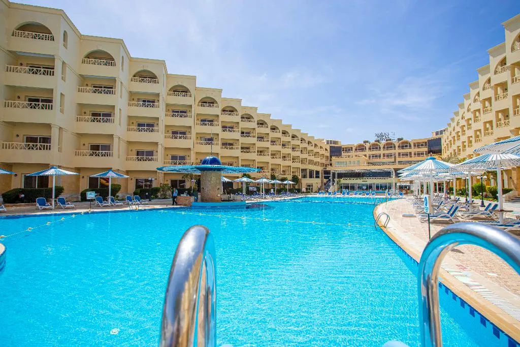 Pool, AMC Royal Hotel & Spa, Red Sea Riviera