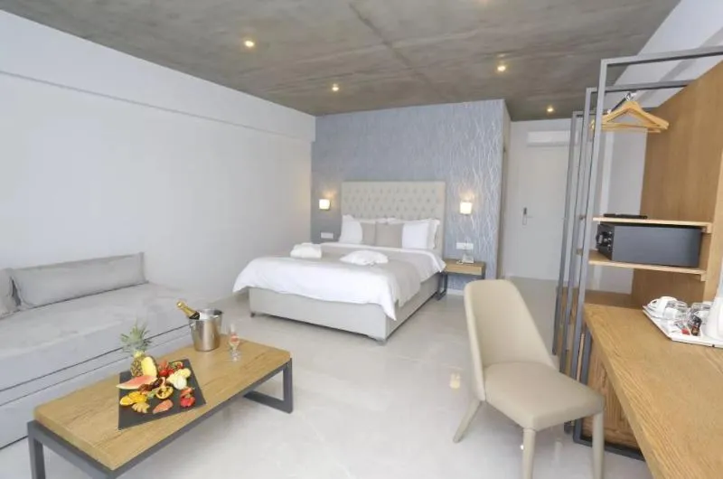 JUNIOR SUITE WITH PRIVATE POOL Room, Alia Palace Hotel, Halkidiki