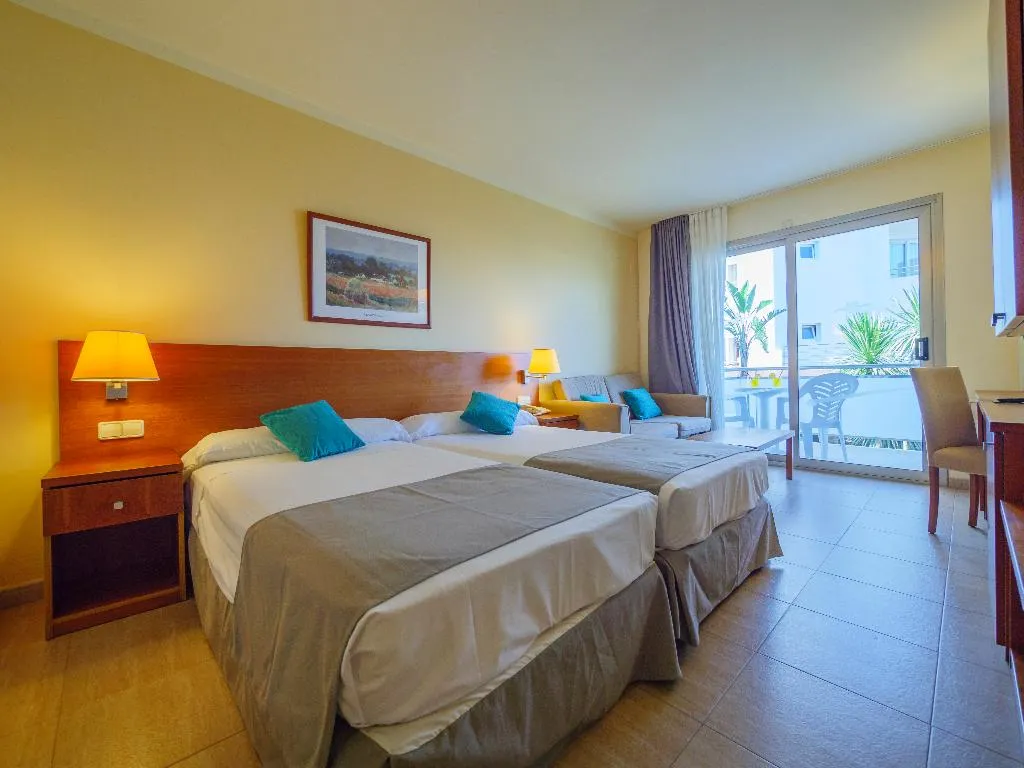 TRIPLE STANDARD Room, DWO Sirius, Costa Brava