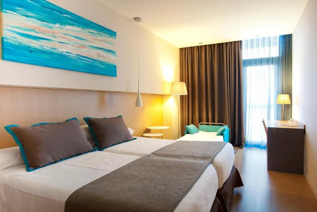 TRIPLE STANDARD Room, Atenea Port Barcelona Mataro, Barcelona