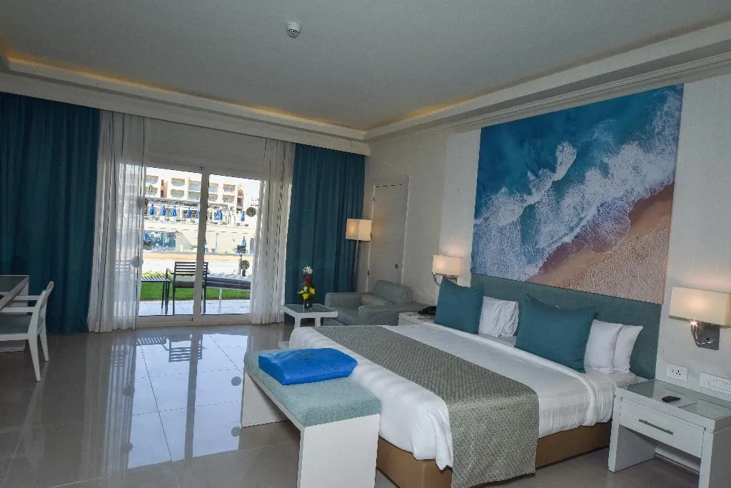 SINGLE DELUXE POOL VIEW Room, Cleopatra Luxury Resort Sharm Adults Only, Red Sea Riviera