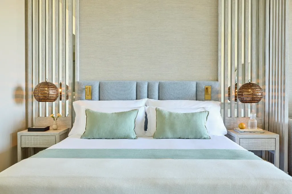 JUNIOR SUITE POOL VIEW Room, Ikos Odisia, Corfu