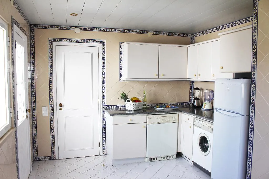 TOWNHOME FOUR BEDROOMS WITH PRIVATE POOL Room, Rocha Brava Village Resort, Algarve