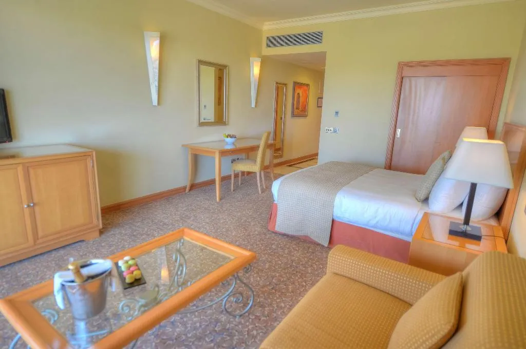 Room, Radisson Blu Resort & Spa Golden Sands, Malta