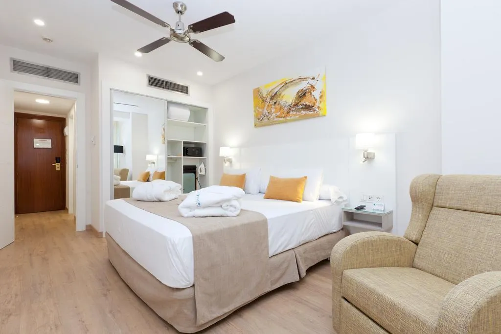 Room, Senator Barajas, Madrid