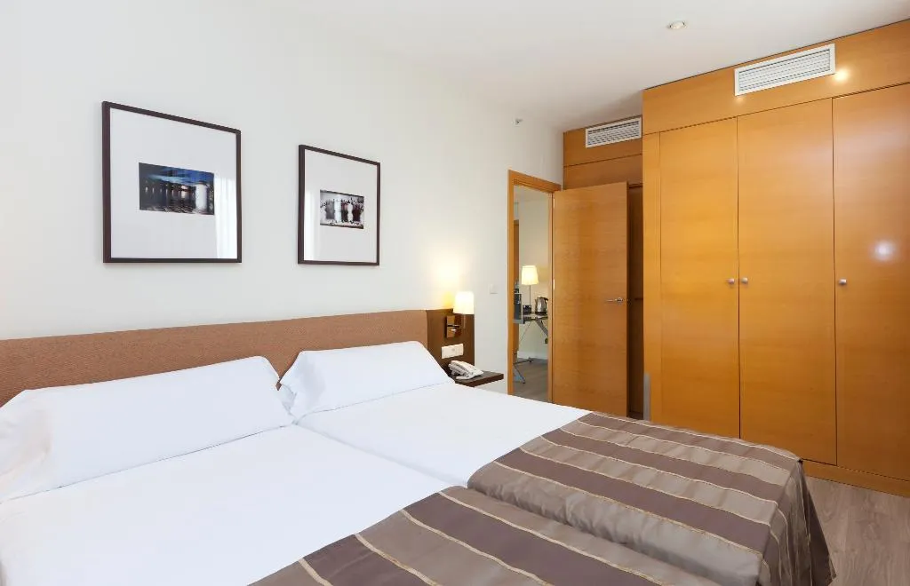 FAMILY ROOM CAPACITY 4 Room, Vertice Sevilla, Seville