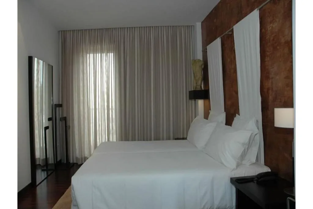 Double or Twin STANDARD Room, Porto Trindade Hotel, Porto