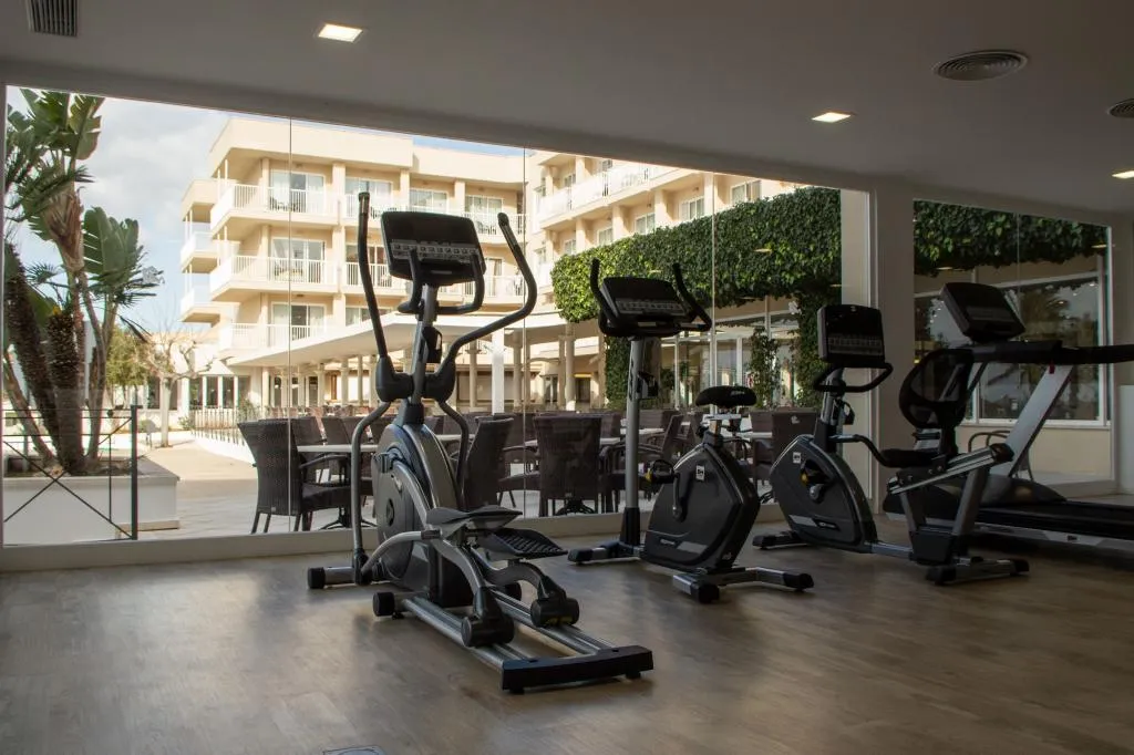 Sports and Entertainment, Minura Sur Menorca, Menorca