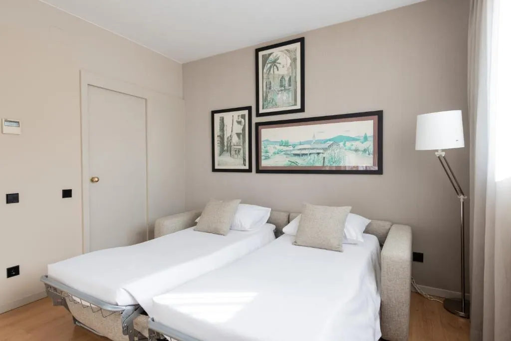 QUADRUPLE STANDARD Room, Atenea Barcelona Aparthotel, Barcelona