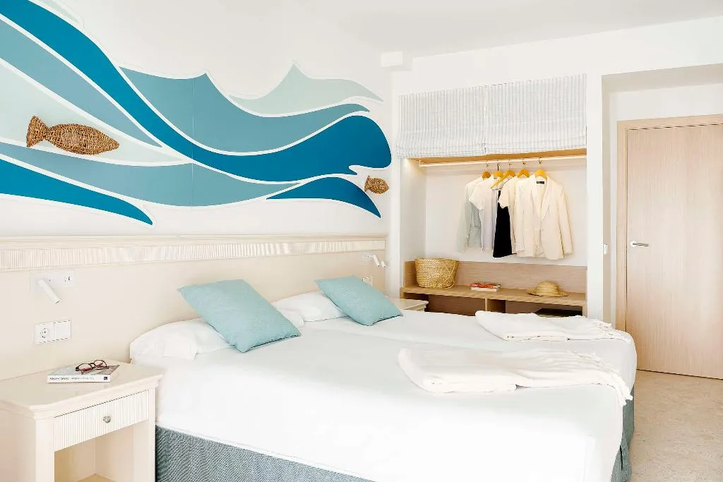 FAMILY ROOM POOL VIEW Room, Iberostar Waves Gaviotas Park, Fuerteventura