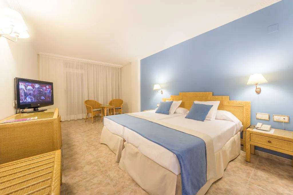 FAMILY ROOM STANDARD Room, Palas Pineda Hotel, Costa Brava