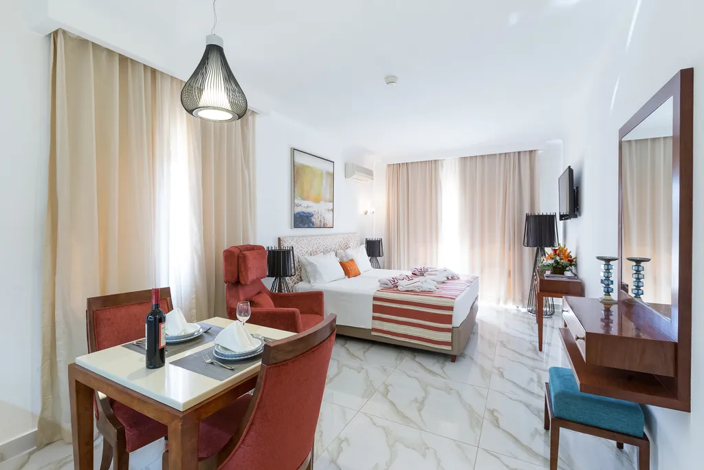 APARTMENT POOL VIEW ONE BEDROOM Room, Grand Muthu Oura View Beach Club, Algarve