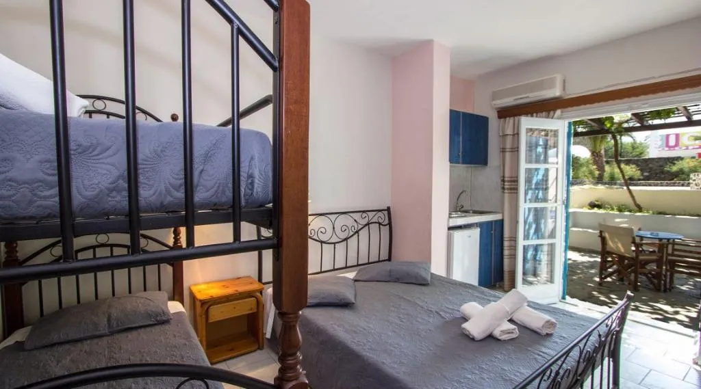 TRIPLE STANDARD Room, Petra Nera, Santorini