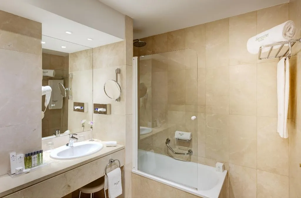 SINGLE STANDARD Room, Sercotel Gran Hotel Conde Duque, Madrid