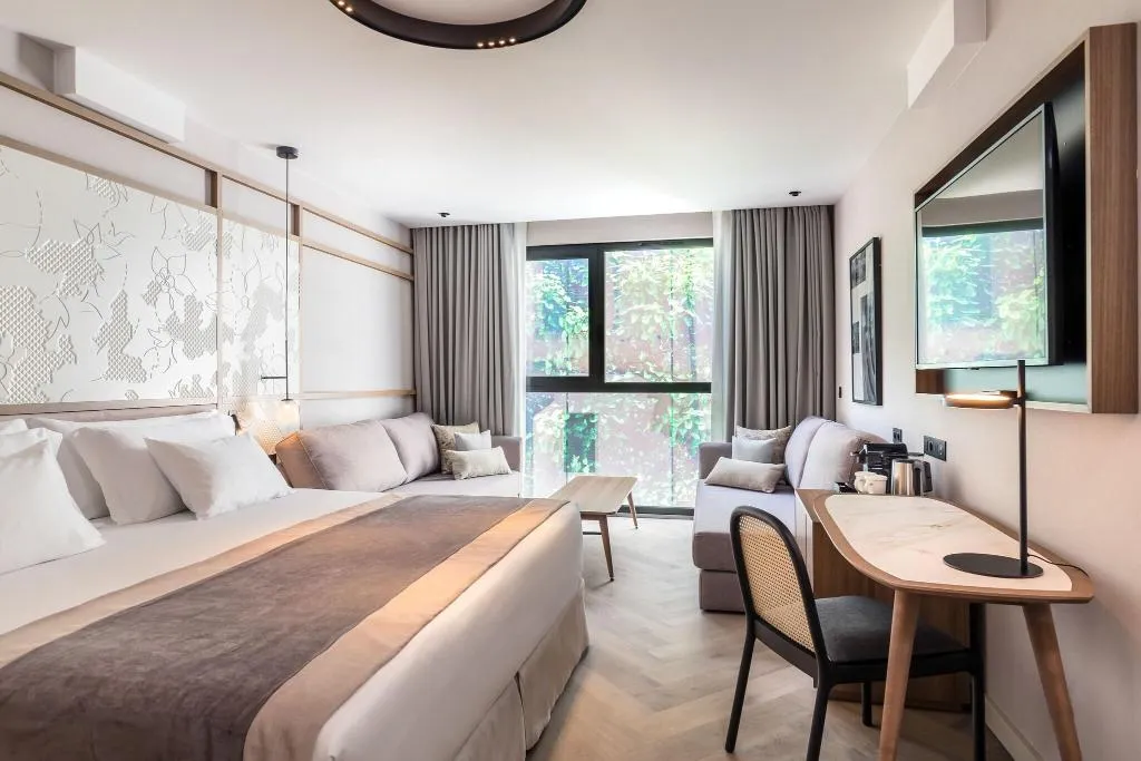 FAMILY ROOM KING SIZE BED Room, Barcelo Funchal Oldtown, Madeira