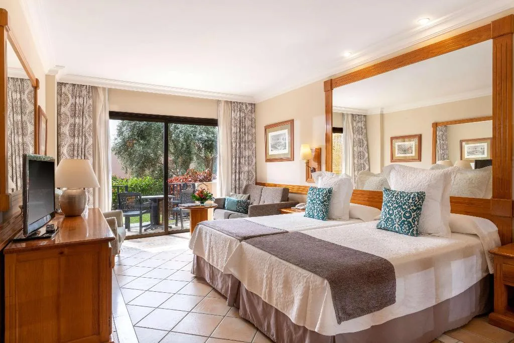Room, GF Gran Costa Adeje, Tenerife