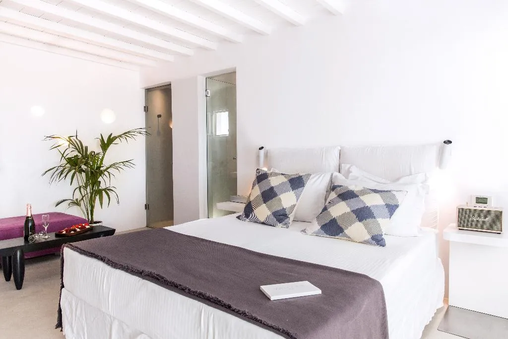 DOUBLE DELUXE WITH JACUZZI Room, Ostraco Suites, Mykonos