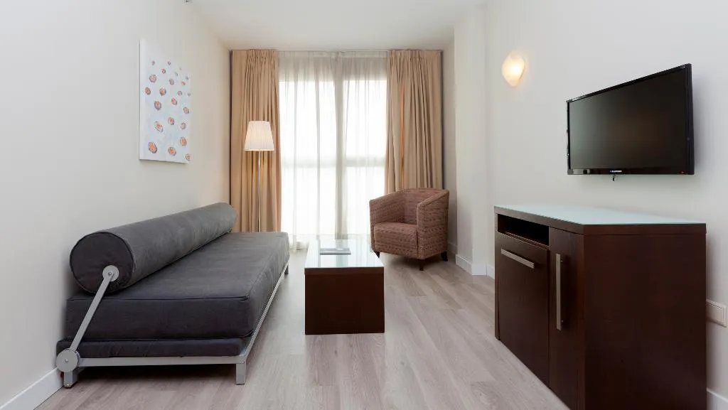 FAMILY ROOM CAPACITY 4 Room, Vertice Sevilla, Seville