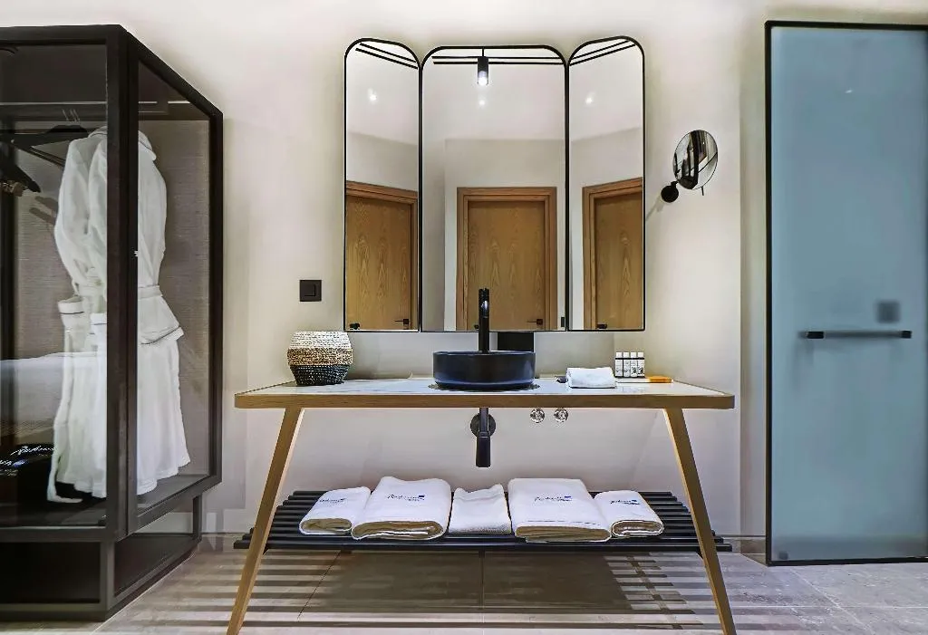 Room, Radisson Blu Zaffron Resort, Santorini