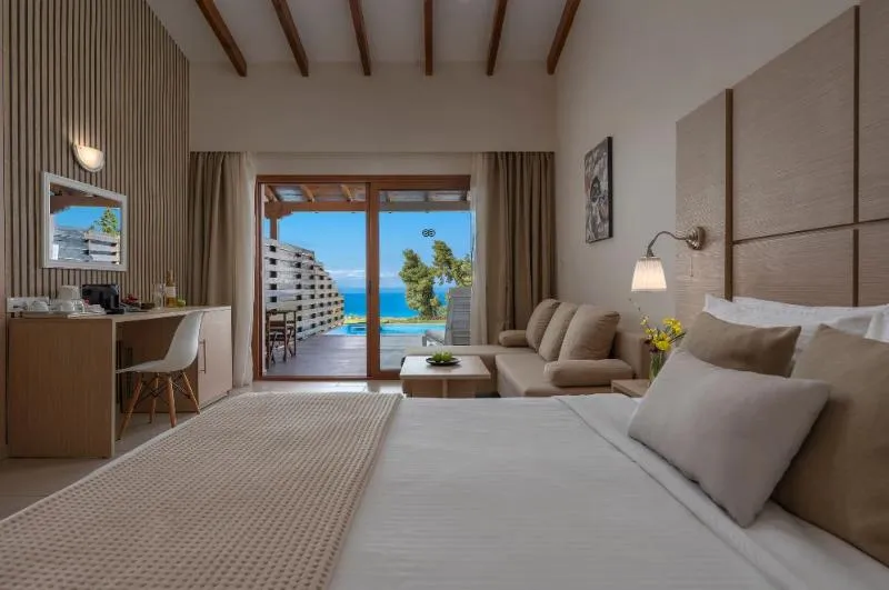 JUNIOR SUITE WITH PRIVATE POOL Room, Alia Palace Hotel, Halkidiki