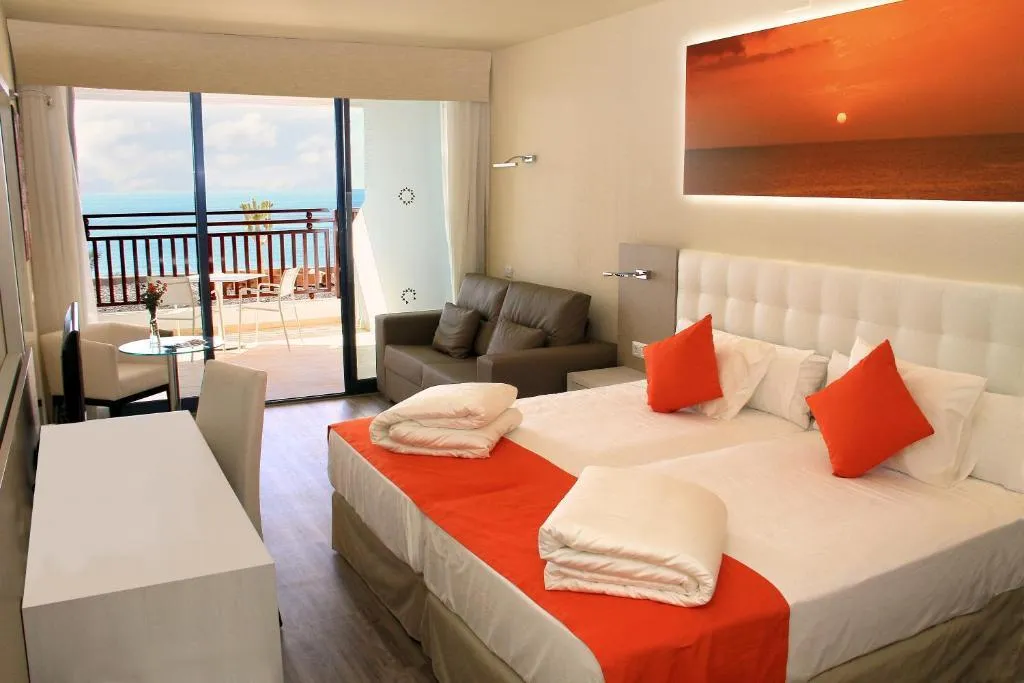 QUADRUPLE STANDARD Room, Sandos Papagayo, Lanzarote
