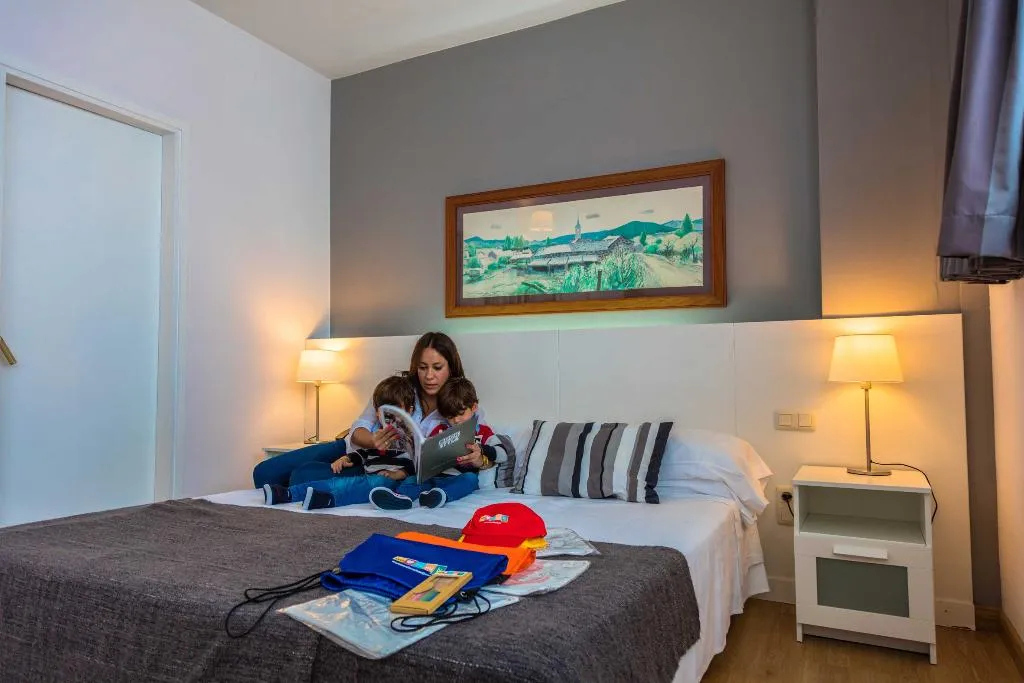 FAMILY ROOM STANDARD Room, Atenea Barcelona Aparthotel, Barcelona
