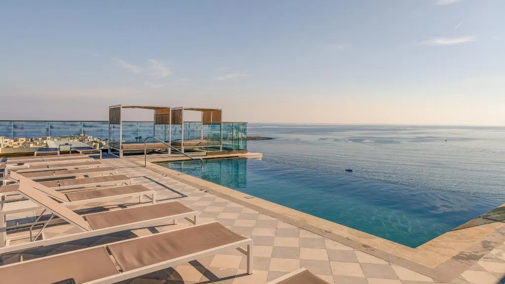 Pool, Ax Odycy, Malta