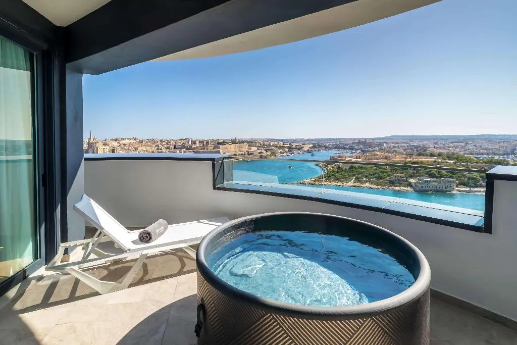 JUNIOR SUITE SEA FRONT Room, Barcelo Fortina, Malta