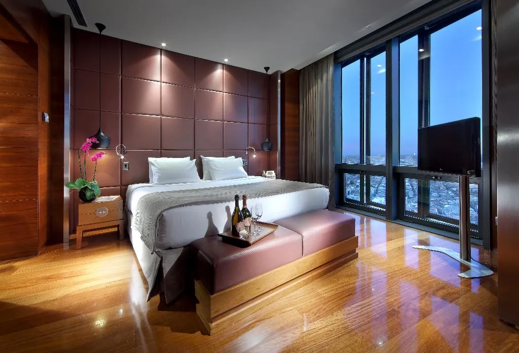 JUNIOR SUITE STANDARD Room, Eurostars Madrid Tower, Madrid