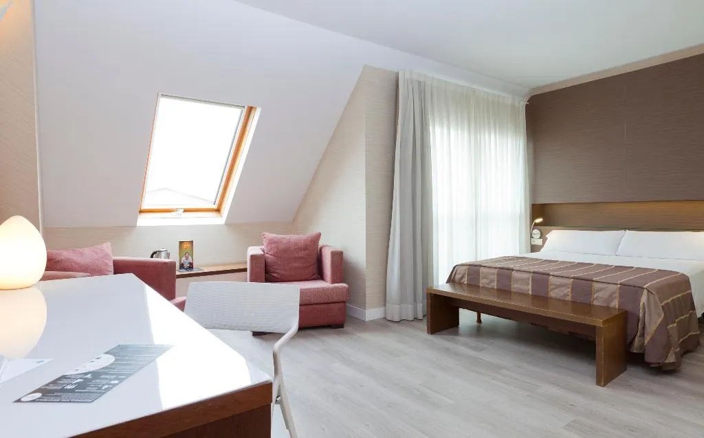 Double or Twin SUPERIOR Room, Vertice Sevilla, Seville