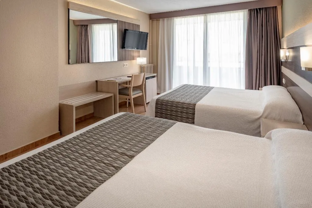 Double or Twin CAPACITY 4 Room, 4R Playa Park, Costa Dorada