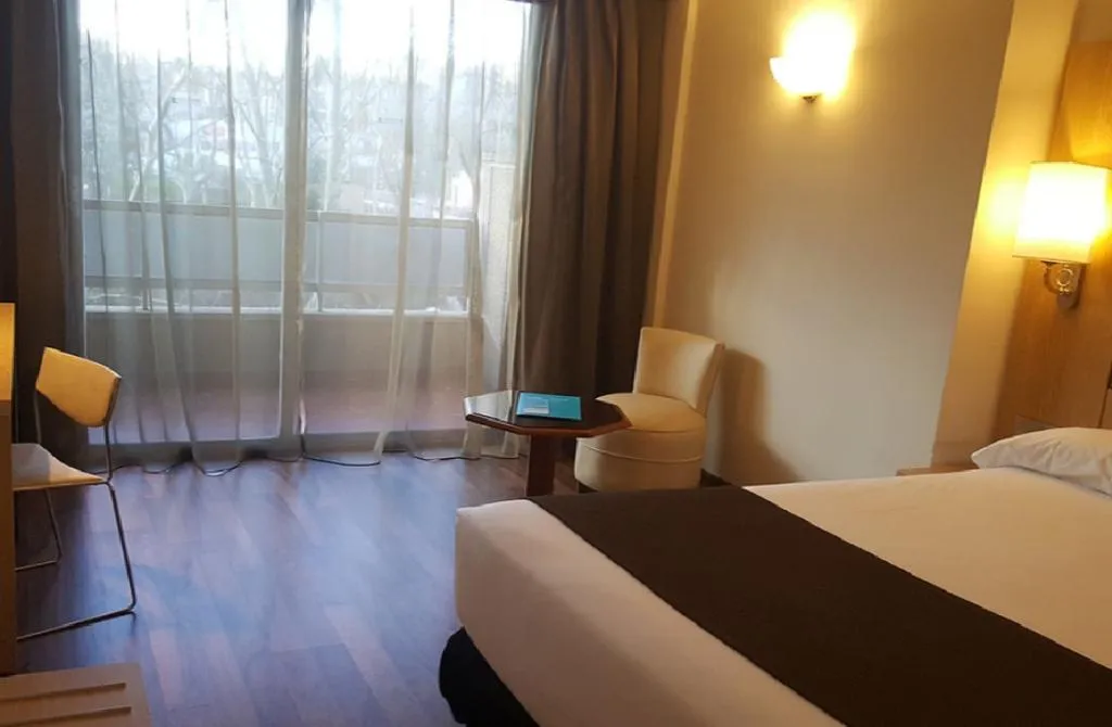 DOUBLE CONNECTING ROOM Room, Senator Barajas, Madrid