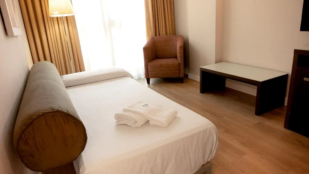FAMILY ROOM CAPACITY 3 Room, Vertice Sevilla, Seville