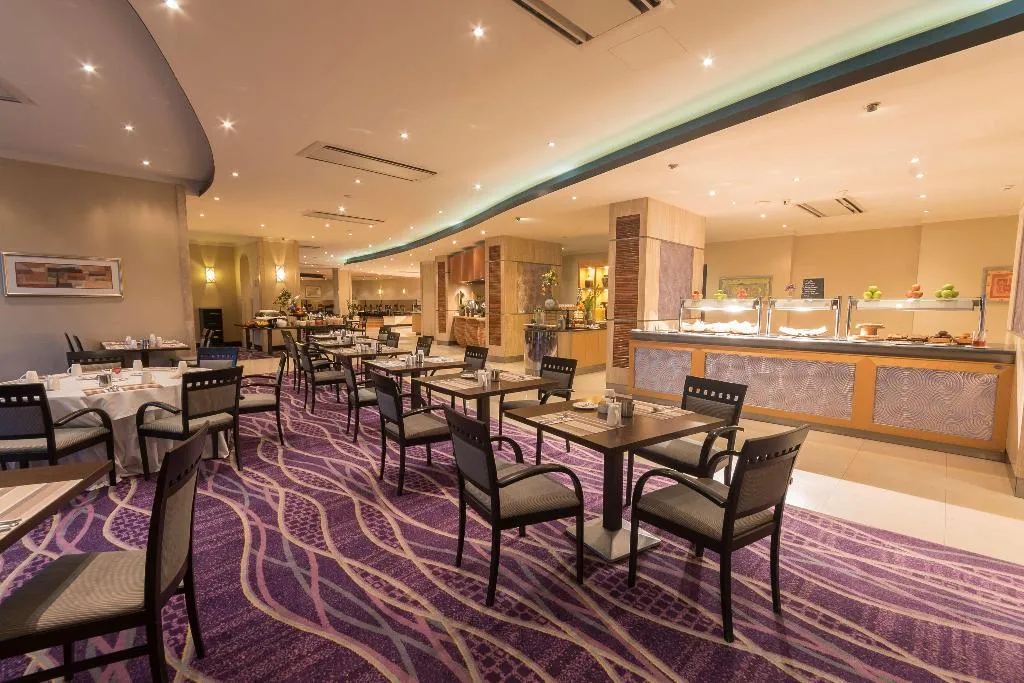 Restaurant, Radisson Blu Resort & Spa Golden Sands, Malta