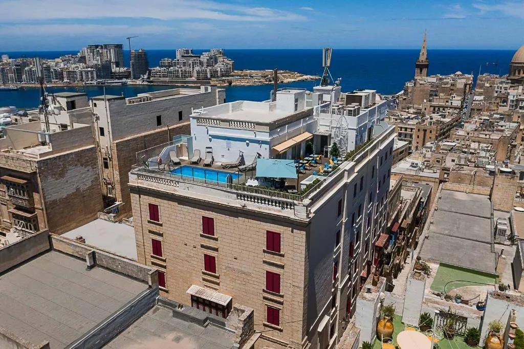 Pool, Osborne Hotel, Malta
