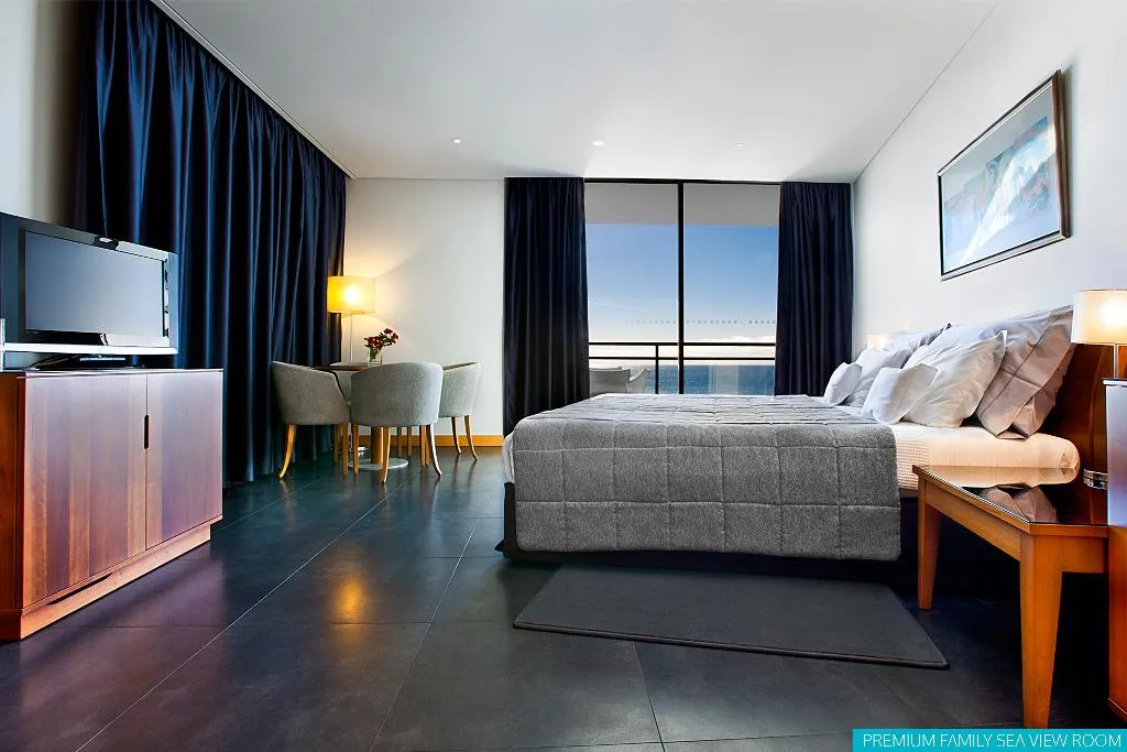 QUADRUPLE PREMIUM OCEAN VIEW Room, VidaMar Resort Hotel Madeira, Madeira