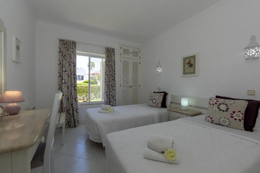 VILLA SEA VIEW THREE BEDROOMS Room, Rocha Brava Village Resort, Algarve