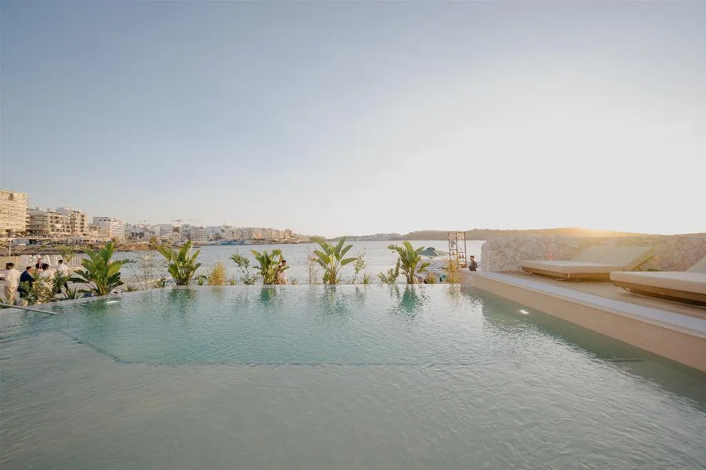 Pool, DoubleTree by Hilton Malta, Malta