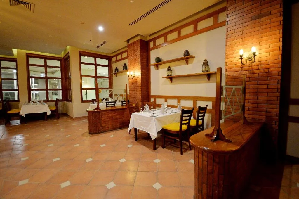 Restaurant, Aurora Oriental Resort, Red Sea Riviera