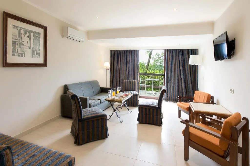 FAMILY ROOM GARDEN VIEW Room, Corfu Holiday Palace Hotel, Corfu