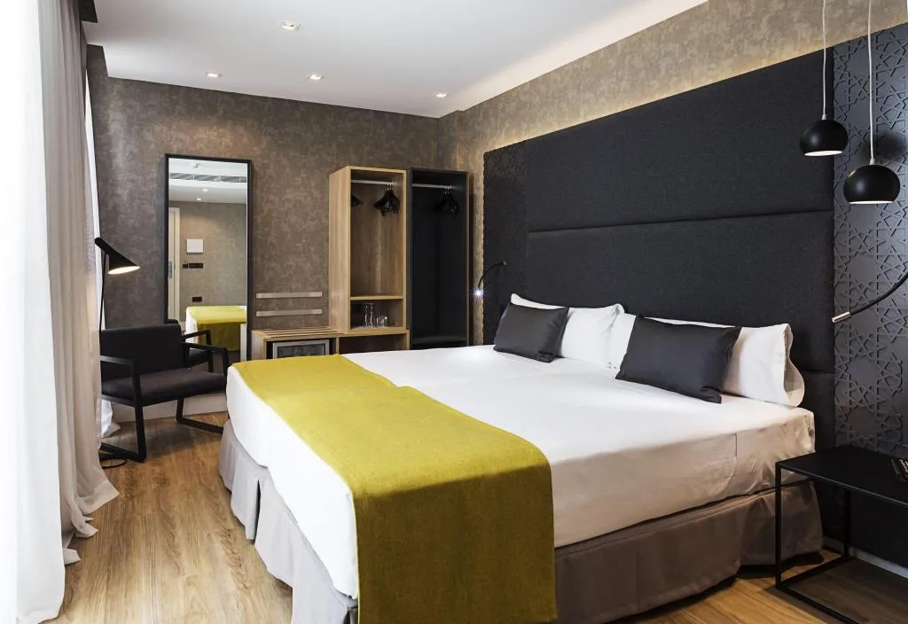 FAMILY ROOM QUEEN SIZE BED Room, Catalonia Giralda, Seville