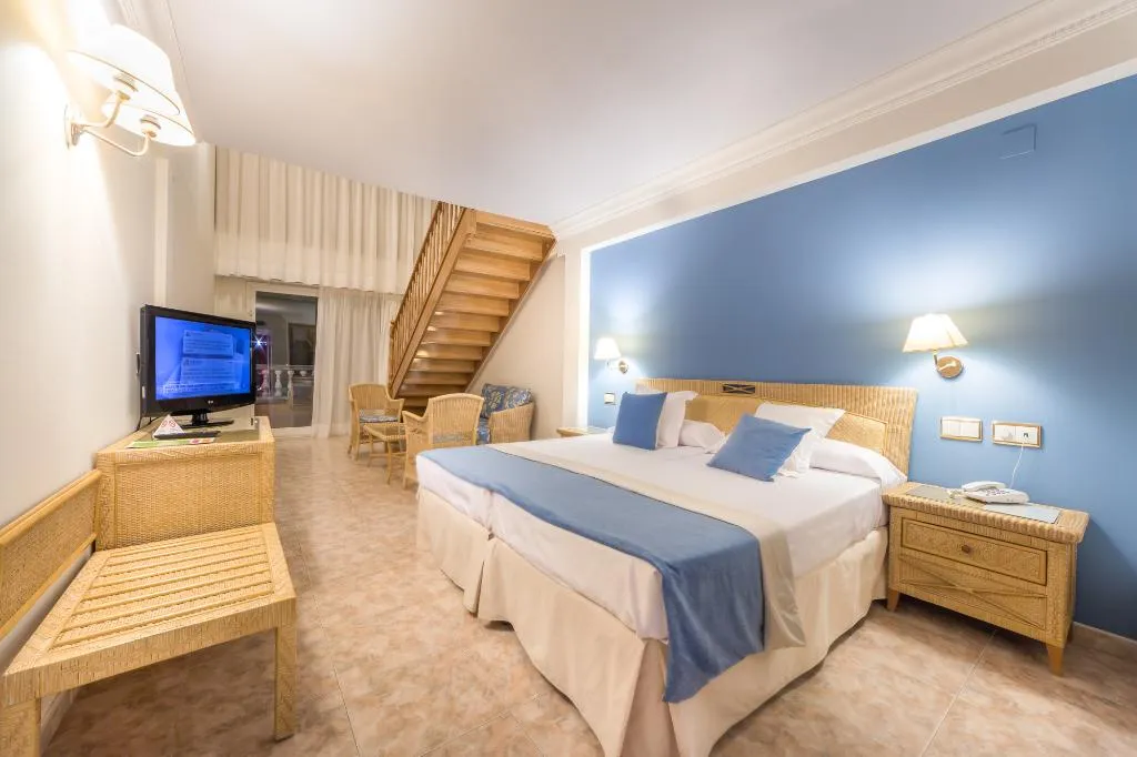 FAMILY ROOM STANDARD Room, Palas Pineda Hotel, Costa Brava