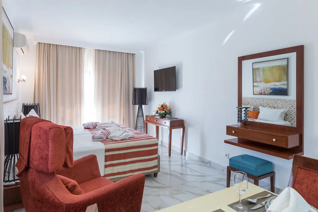 APARTMENT POOL VIEW ONE BEDROOM Room, Grand Muthu Oura View Beach Club, Algarve