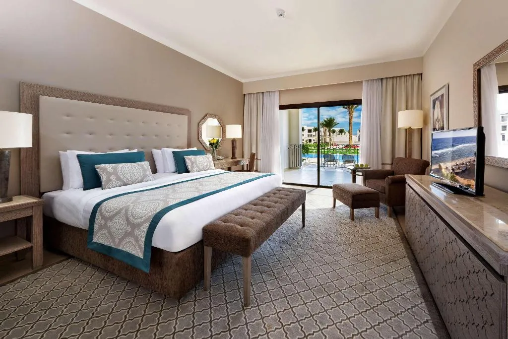 FAMILY ROOM POOL VIEW Room, Steigenberger Alcazar, Red Sea Riviera