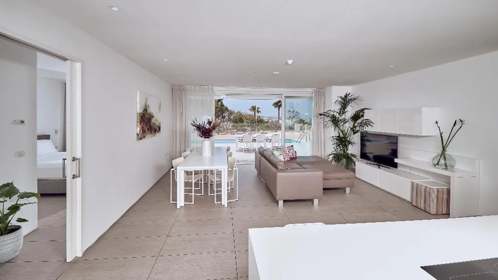 SUITE THREE BEDROOMS WITH PRIVATE POOL Room, Domes Baobab Suites, Tenerife