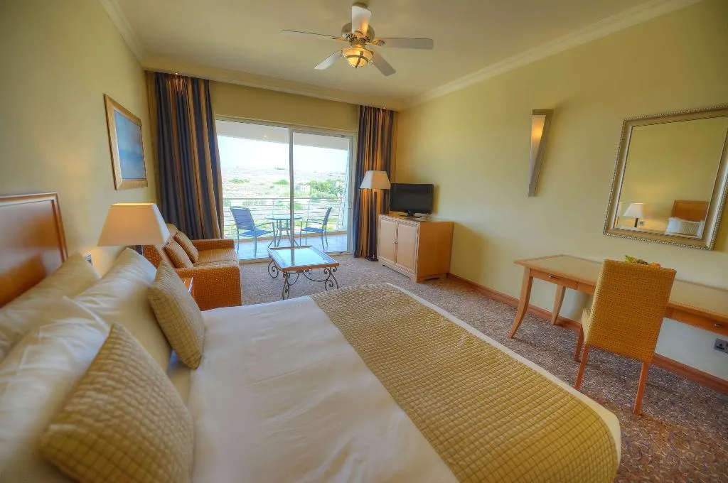 Room, Radisson Blu Resort & Spa Golden Sands, Malta