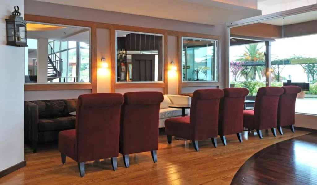 Bar, Pestana Carlton Madeira Premium Ocean Resort, Madeira